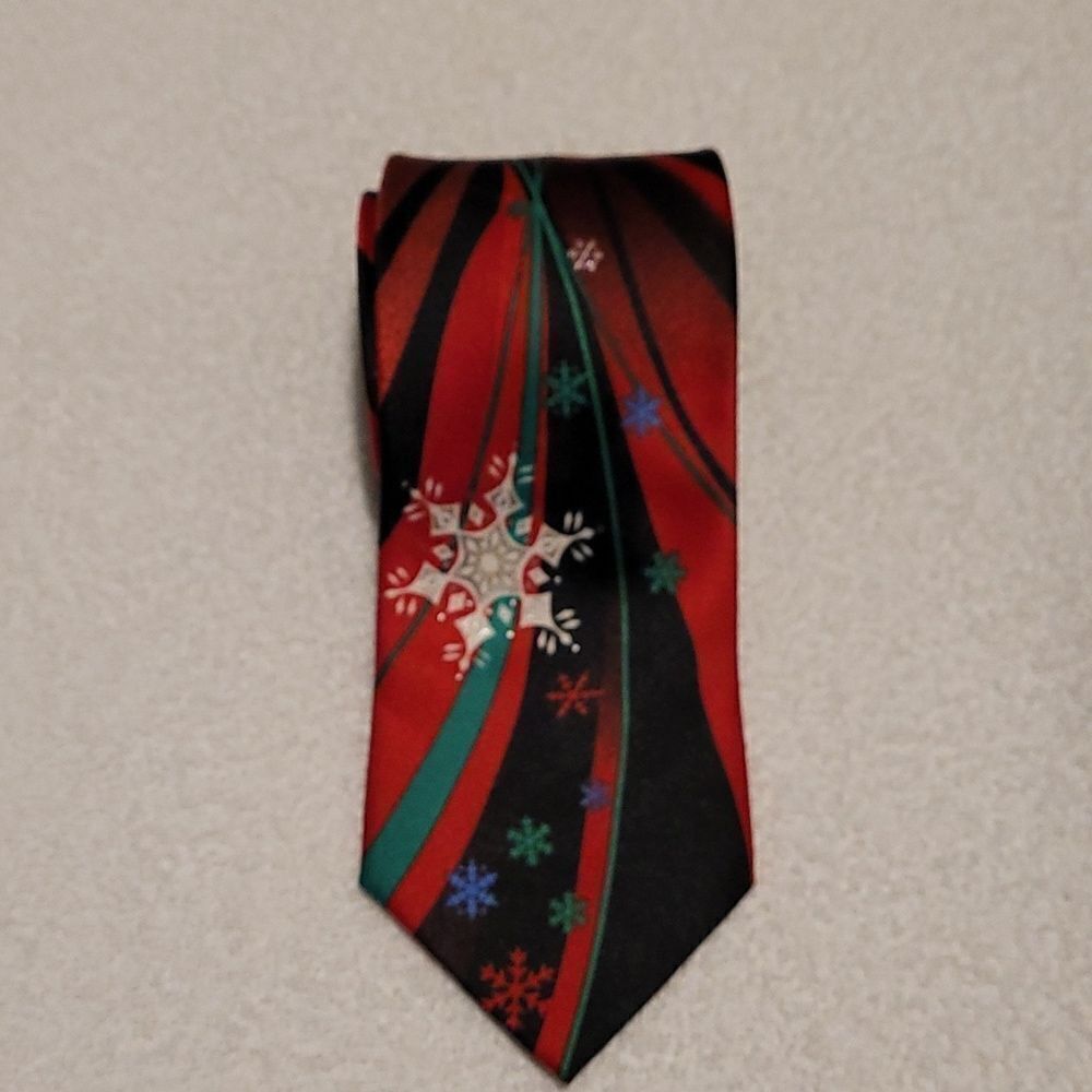 Hallmark holiday snowflake tie